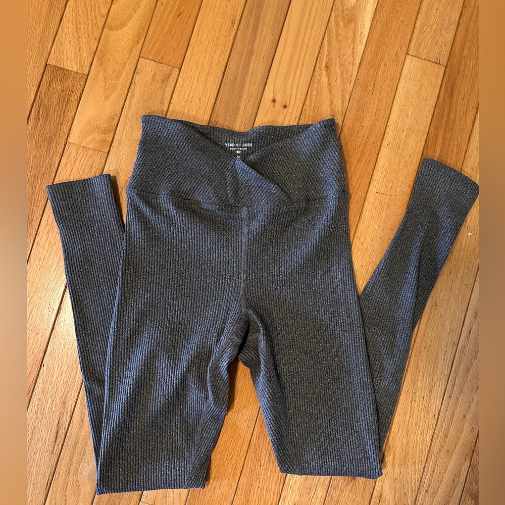 NWOT - Year of Ours Ribbed Veronica Legging Sz M